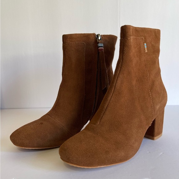 EUC Toms Women’s Evie Zippered Ankle Boots. - Picture 3 of 8